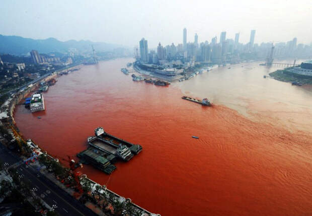 Загрязненная вода в Китае.