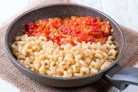 Макароны с помидорами и луком. Этап: 5