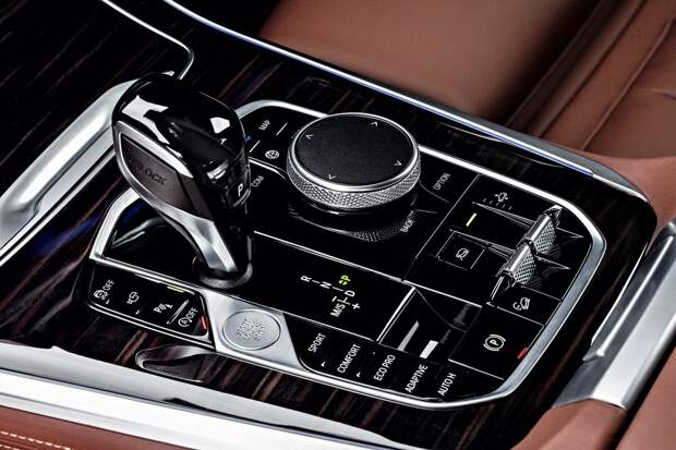 BMW X5 xDrive45e - с шестицилиндровым двигателем.