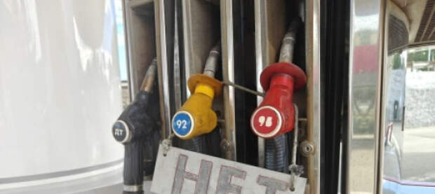 В Крыму ухудшается ситуация с топливом. Муниципальный транспорт получает бензин по талонам