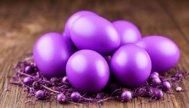 Вместо химии: этот чай превратит пасхальные яйца в сиреневый шедевр