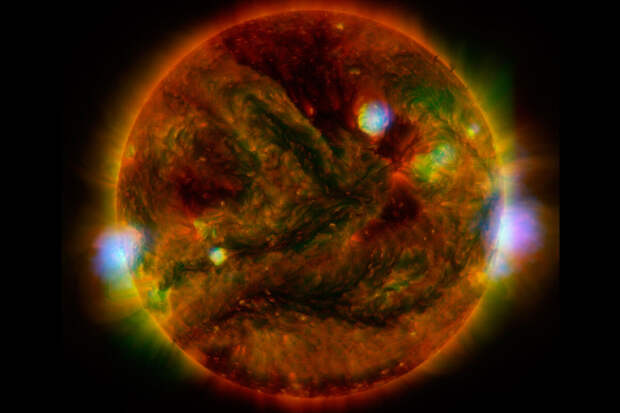 На Земле идет магнитная буря, уровень солнечного ветра близок к рекордным значениям