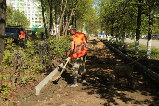 По программе «Пешеходный Ижевск» уже ремонтируют семь участков тротуаров