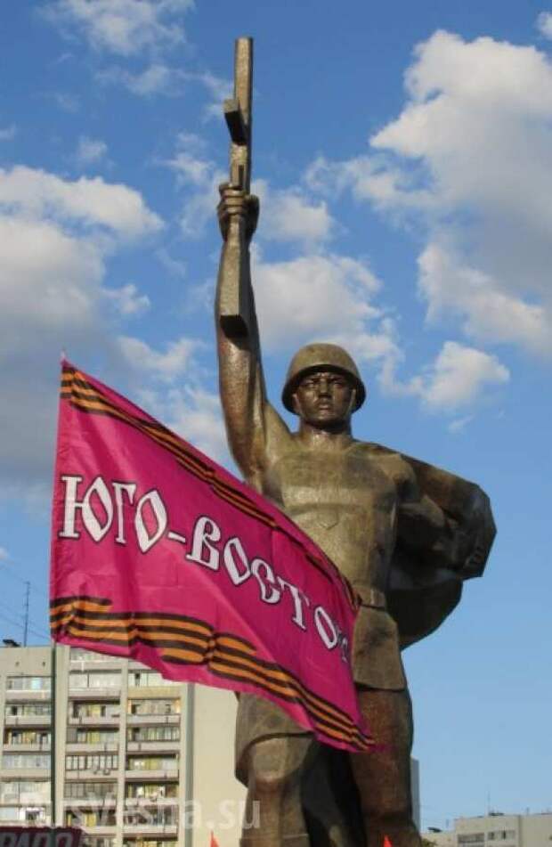 В Харькове годовщину освобождения от фашистов отметили митингами, потасовками и взрывом на железной дороге (фото, видео) | Русская весна
