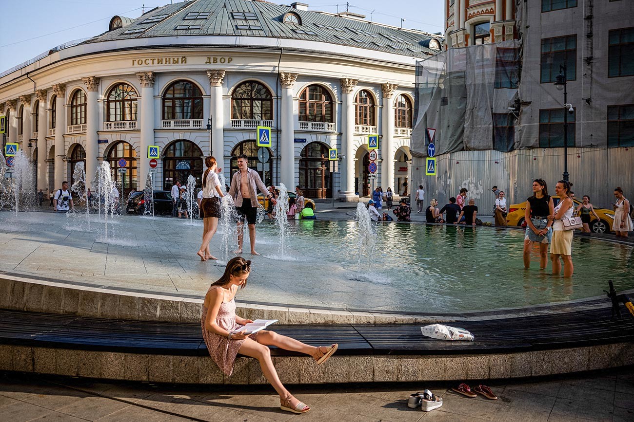 Как аномальная ЖАРА пришла в российские города (ФОТО)