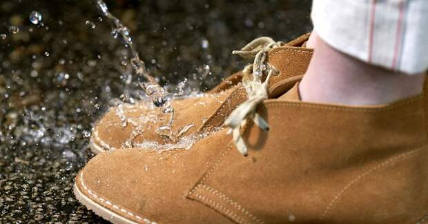 Народные рецепты, которые сделают обувь непромокаемой
