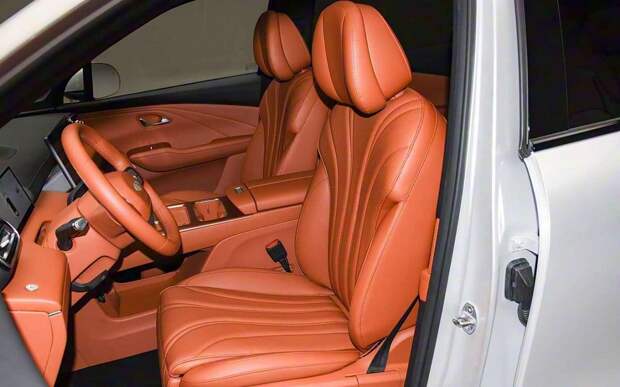 Просторный салон и богатое оснащение — этот крутой кроссовер уже можно заказать