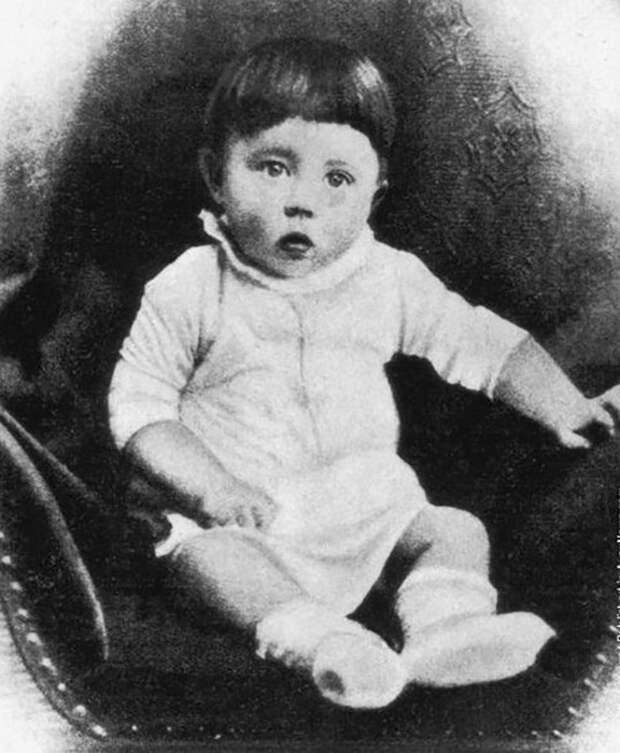 Адольф Гитлер в детстве.