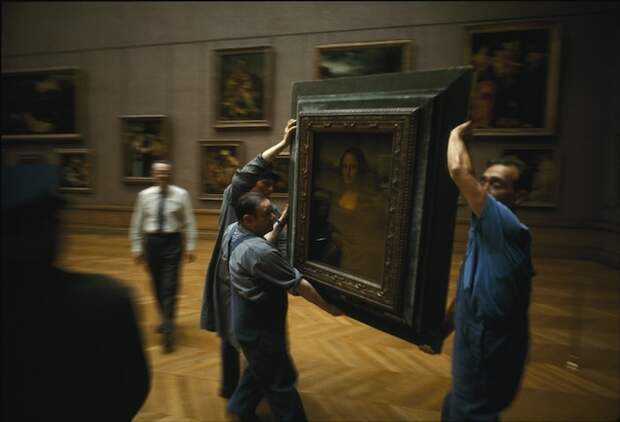 Museum workers at the Louvre take the "Mona Lisa" for its annual inspection. When this photo was published in the June 1971 issue, the museum was preparing to double the number of exhibits on display.