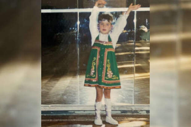 Актриса Лиза Моряк показала свое архивное фото в народном костюме