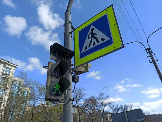 В шести районах Петербурга обновят светофоры за 380 млн