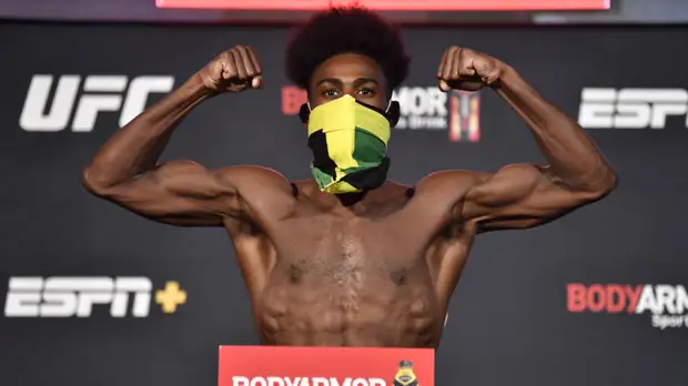 Стерлинг перенесёт операцию на шее и вернётся в октагон не раньше октября