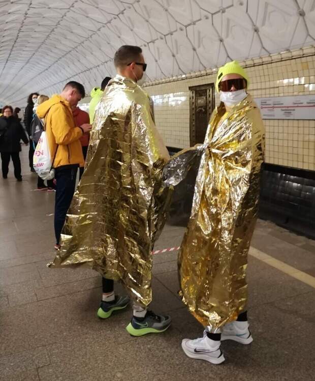 Да, в московском метро огромное количество странных ребят Да, в московском метро огромное количество странных ребят