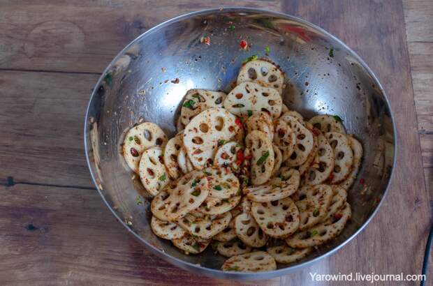 Ёнъгын чхо чорим: маринованный лотос по-корейски