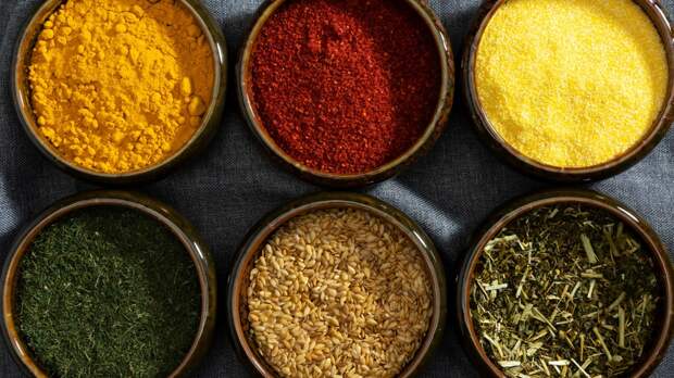 Диетологи назвали 5 трав и специй, улучшающих пищеварение