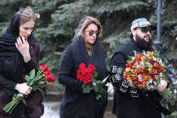 Прощание с Юлией Началовой. Солист группы "Премьер-министр" Жан Милимеров Прощание с Юлией Началовой. Солист группы "Премьер-министр" Жан Милимеров