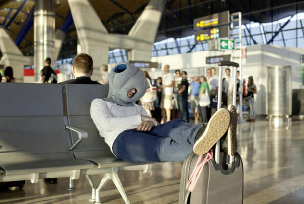 Подушка в виде шлема. Подушка в виде шлема.