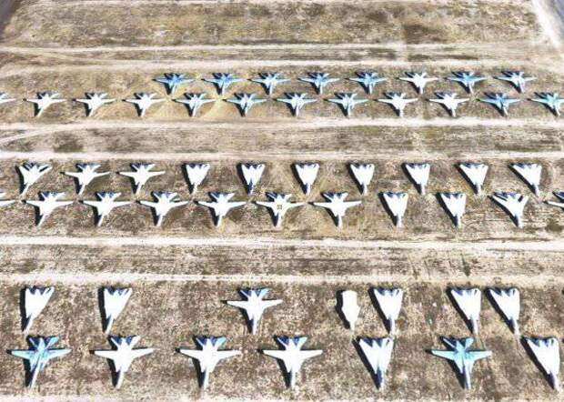 Законсервированные "Томкэты" на базе хранения  Davis-Monthan Air Force Base. В настоящее время большинство из них утилизировано. Фото Google Earth