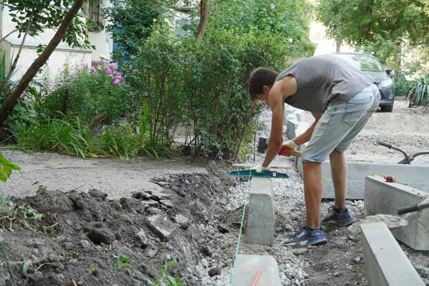 В Керчи начали благоустраивать дворы, которые пострадали от прошлогоднего потопа