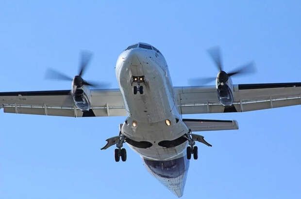 Спасатели нашли тело пассажира самолета, пропавшего с радаров в Индонезии