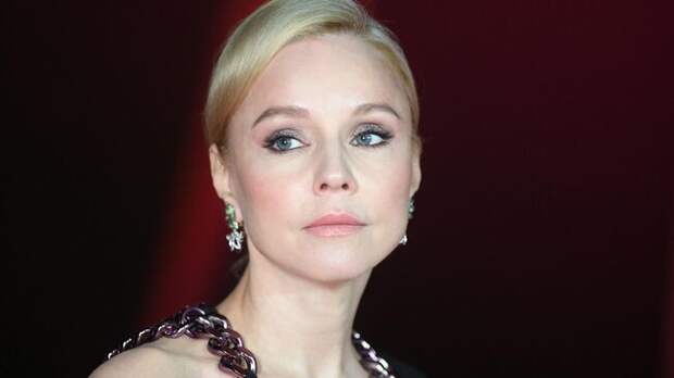 «Кто это??»: 59-летнюю вдову Табакова не узнали на свежих фото, но секрет её стройности вызывает зависть