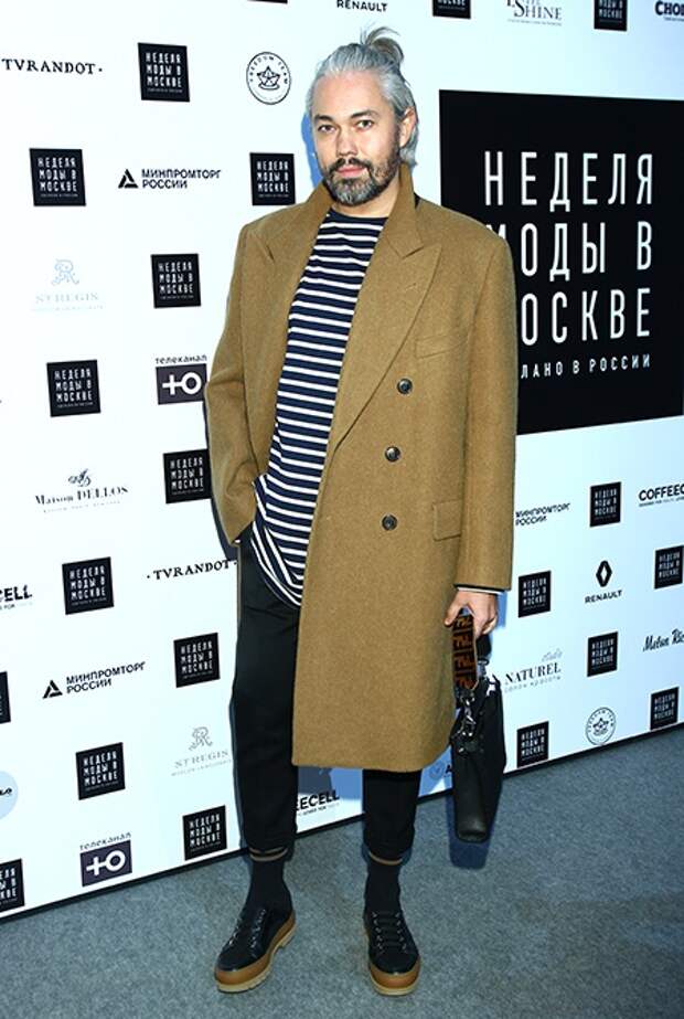 Образы с яркими носками. Модные образы. Колготки в горошек. Образы с длинными носками. Рогов пальто.