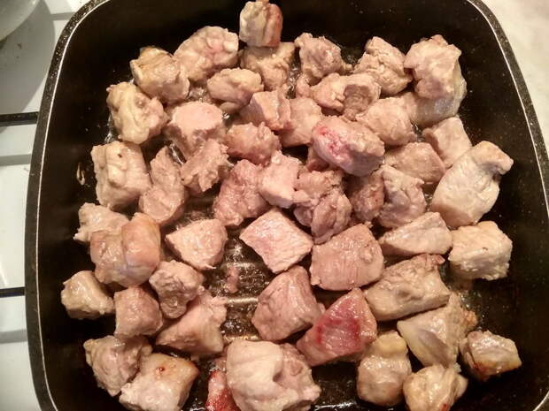 Обжарить мясо