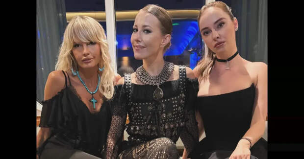 Как Ксения Собчак с мужем, Оксана Самойлова и Ирина Зарькова проводят время в круизе, над которым смеются в сети