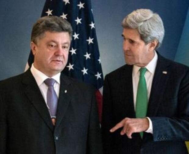 Экс-госсекретарь Джон Керри и президент Украины Петр Порошенко