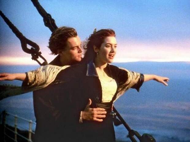 <B>Титаник (1997)</B><BR> Одна из самых романтичных сцен мирового кинематографа всех времен и народов.<BR> «Летит Жозефина в крылатой машине. Все выше и выше, и выше летит...» Самые культовые сцены мирового кинематографа