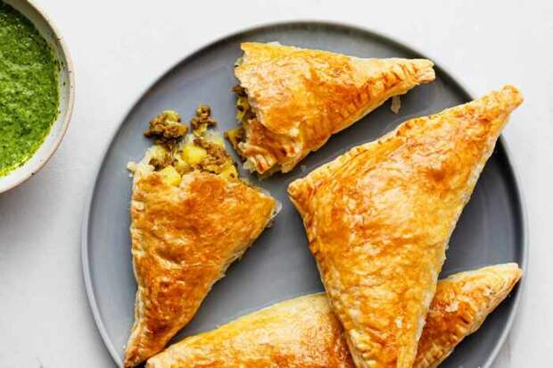 Слойки. \ Фото: thespruceeats.com.