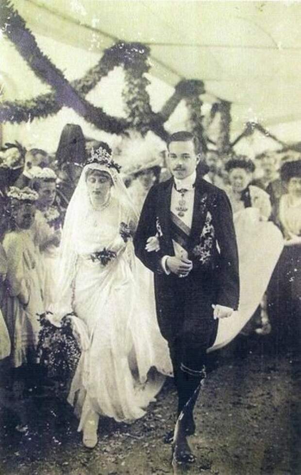 Король Мануэль II и его жена Августа Виктория
