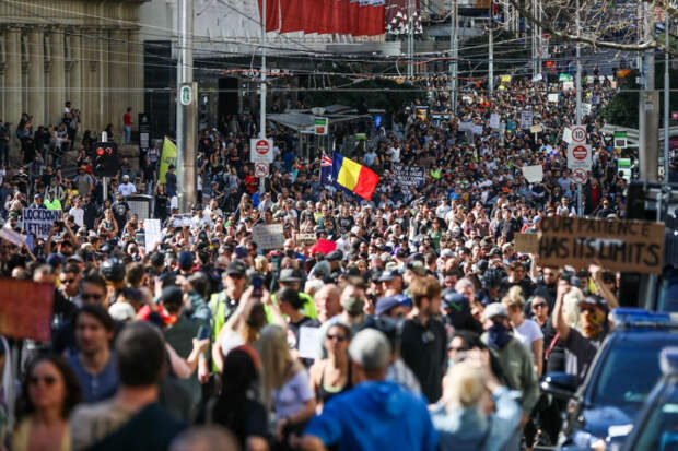 Массовые протесты против изоляции прошли в Мельбурне и Сиднее, полиция разогнала, арестовала и оштрафовала протестующих