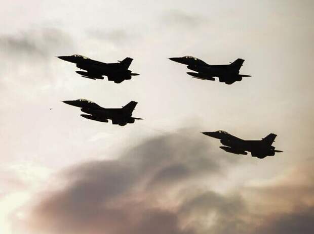 Подготовка летчиков на F-16 рассорила США и Украину. Киев слишком много требует. Пентагон в бешенстве