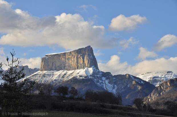 Одинокая вершина Mont Aiguille горы, франция, природа,