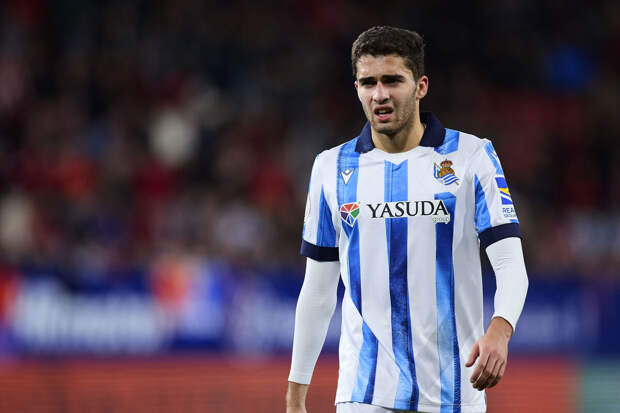 Экс-футболист Булыкин: Захаряну можно покинуть Европу, если будет предложение