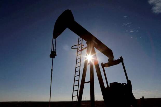 Аналитик Мищенко назвал последствия введения потолка цен на нефть