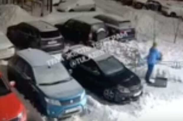 На Зеленострое в Туле водители воюют за чистые парковочные места