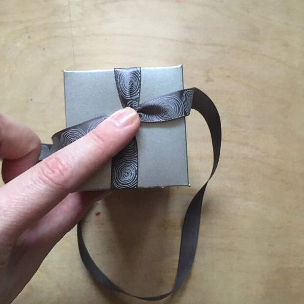 Как сделать подарочную коробку: простой способ