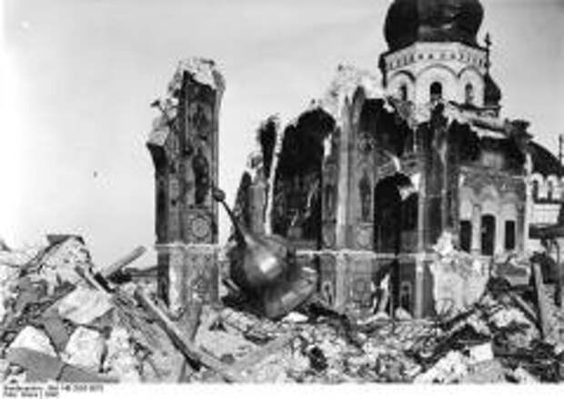 В Киево-Печерской лавре взорван Успенский собор