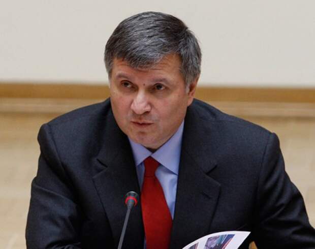 Аваков предложил Путину посыпатьcя солью из гуманитарного конвоя