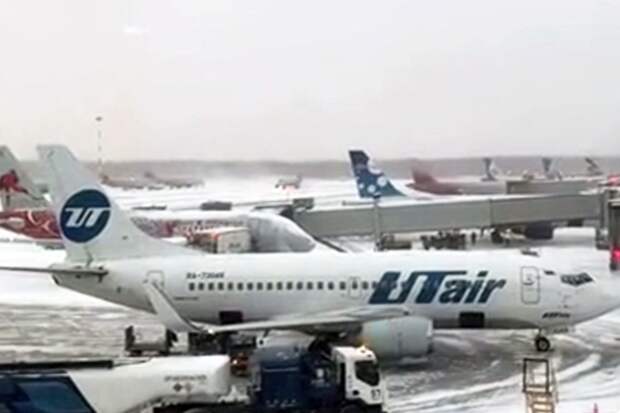 Пресс-служба Пулково опровергла сообщения о застрявшем в сугробе самолете