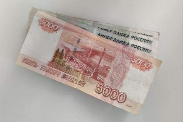 С 1 октября в России повысят зарплаты госслужащим и бюджетникам