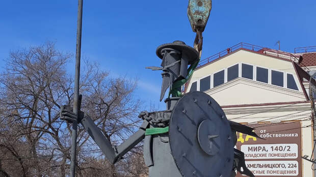 В Омске распилили скульптуру Дон Кихота перед ТЮЗом