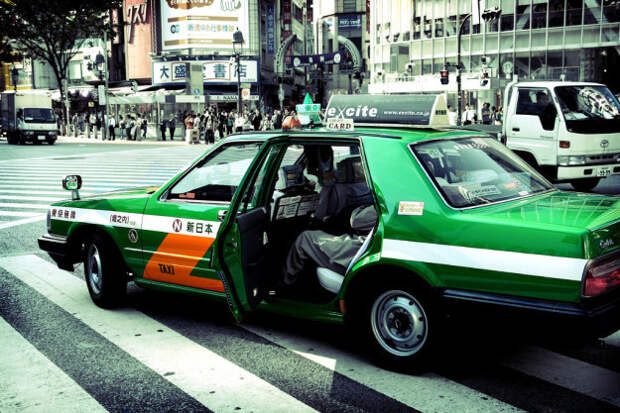 8. Такси, двери которых открываются и закрываются автоматически  вещь, идея, мир, япония
