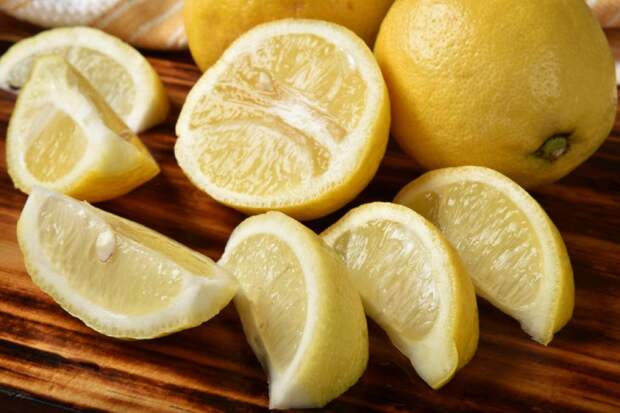 Дольки лимона