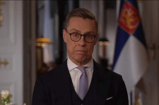 Житель Финляндии создал чучело президента Стубба, чтобы отпугивать птиц