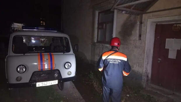 Частичное обрушение потолка произошло в барнаульской двухэтажке на Ярных. Подробности ЧП