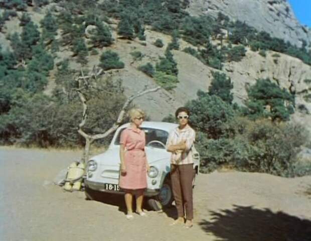 Наталья Кустинская и Наталья Фатеева в фильме *Три плюс два*, 1963 | Фото: crimea.vgorode.ua Наталья Кустинская и Наталья Фатеева в фильме *Три плюс два*, 1963 | Фото: crimea.vgorode.ua
