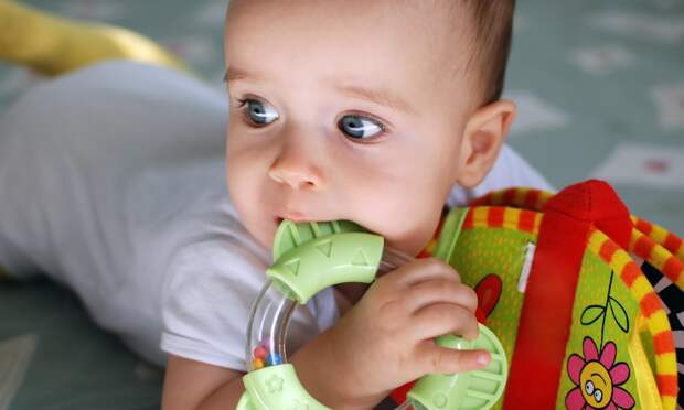 «Папы в декрете»: почти половина женатых мужчин в Архангельске готовы уйти в отпуск по уходу за ребенком